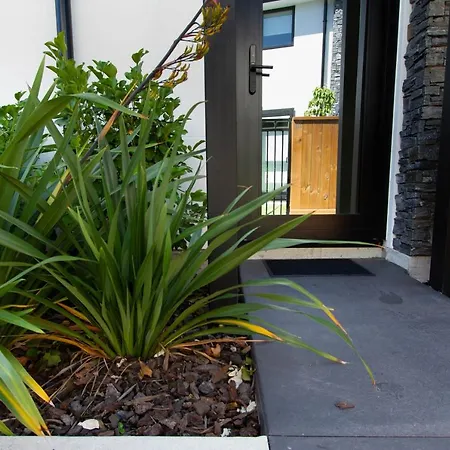 1 Bedroom Gem With Hagley Park At Your Doorstep Christchurch Exterior photo