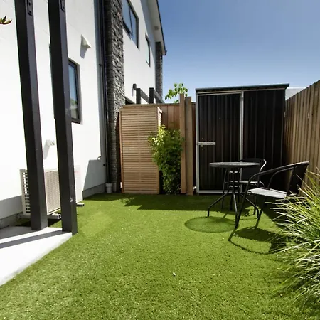 1 Bedroom Gem With Hagley Park At Your Doorstep Christchurch Exterior photo