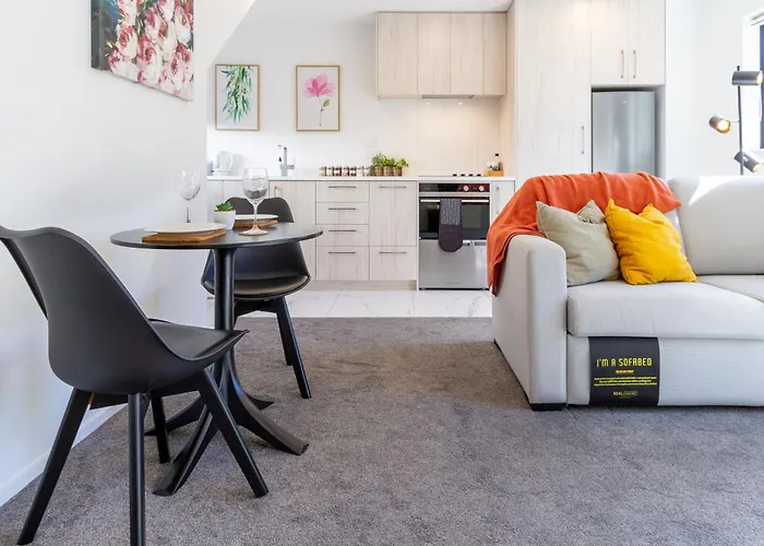 1 Bedroom Gem With Hagley Park At Your Doorstep