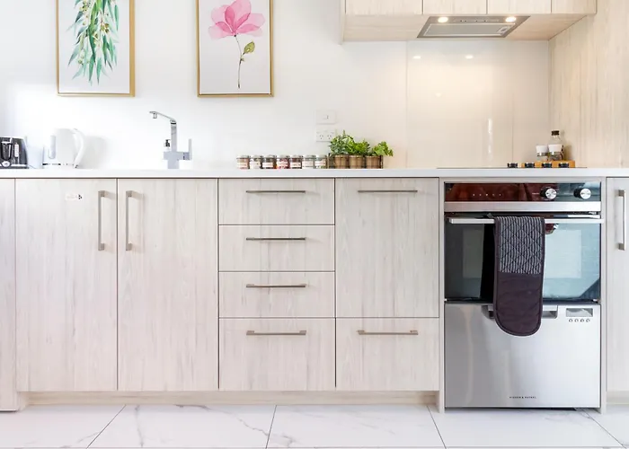 1 Bedroom Gem With Hagley Park At Your Doorstep